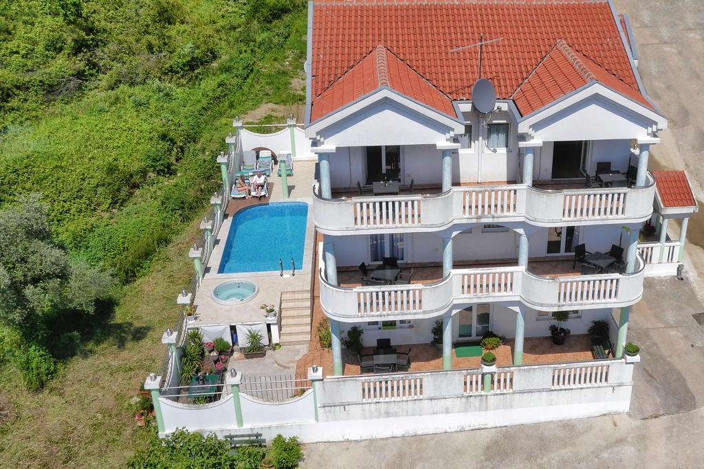 Apartments Villa Happy Mrcevac Eksteriør bilde